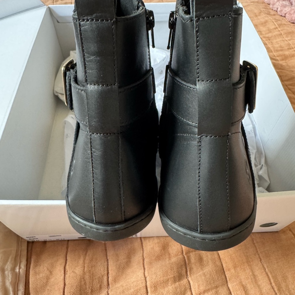 Black leather Ankle Boots - Picture 2 of 7